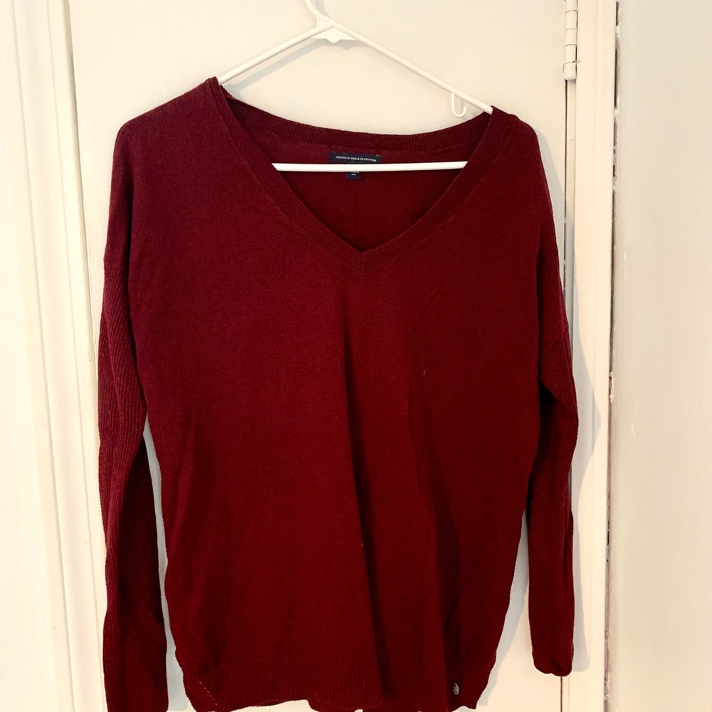 Burgundy American eagle sweater. Size small
